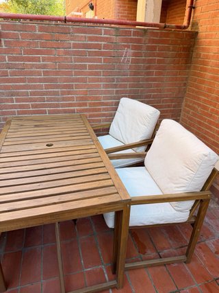 Mesa madera exterior con 2 sillas y banco