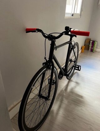 Bicicleta Fixie Negra con Puños Naranja