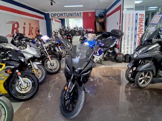 Yamaha YZF 125 Negra