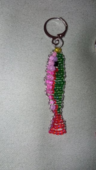 Pendientes de pez hechos a mano