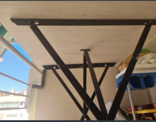 2 tavoli pieghevoli in legno e metallo