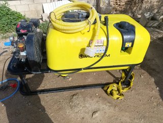 Sulfatadora Movicam con motor gasolina