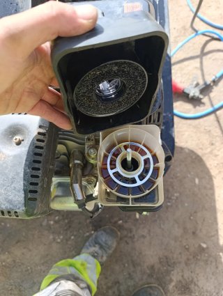 Sulfatadora Movicam con motor gasolina