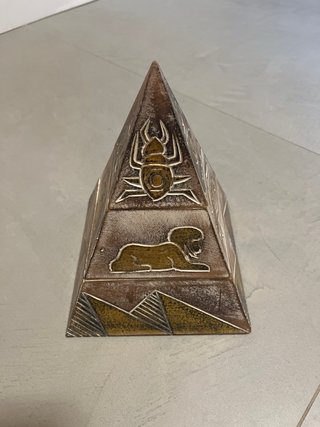 Pirámide Decorativa Egipcia