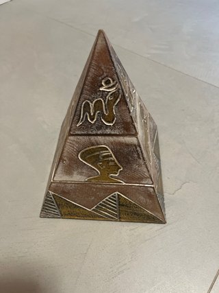 Pirámide Decorativa Egipcia