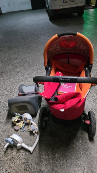 Carrito de bebé y silla de coche Quinny