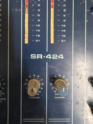 Mesa de Mezclas AHR SR-424