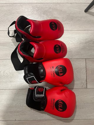 Guantes y protectores de pierna MUGENDO