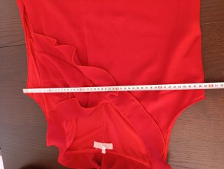 Vestido elegante rojo con volantes