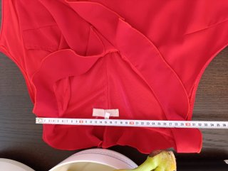 Vestido elegante rojo con volantes