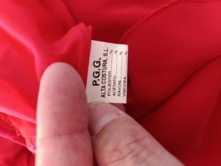 Vestido elegante rojo con volantes