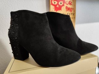 Botines Zara Negros Tachuelas Tacón
