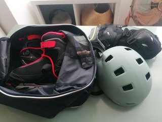 Patines en línea negros y rojos sin usar