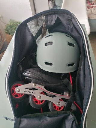 Patines en línea negros y rojos sin usar