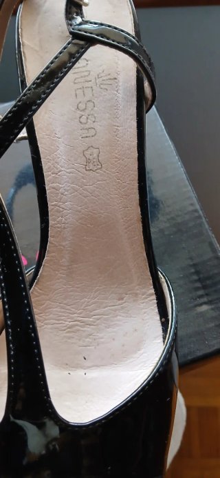 Sandalias Adanessa Tacón Negro Charol