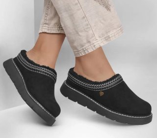 Zuecos Skechers negros forrados