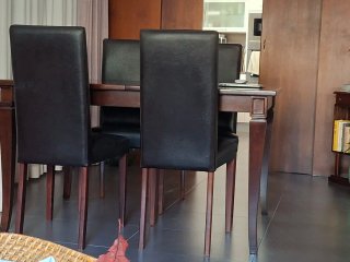 Mesa y 4 Sillas Comedor