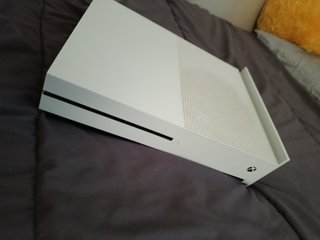 Xbox One S + Controller + 2 Giochi