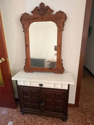 Mueble Antiguo con Espejo