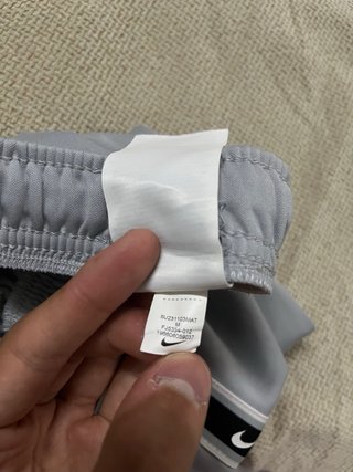 Pantalón corto Nike gris