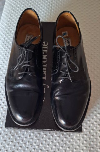 Zapatos de vestir Guy Laroche negros