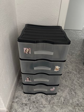 Cajonera de plástico negra y transparente