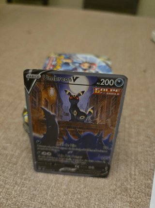 Carta Pokémon UmbreonV 200 PS Golpe Brusco