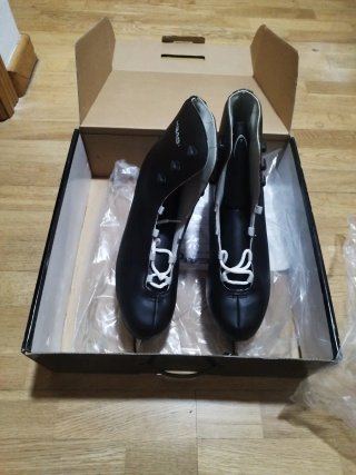Botas de patinaje artístico sobre hielo