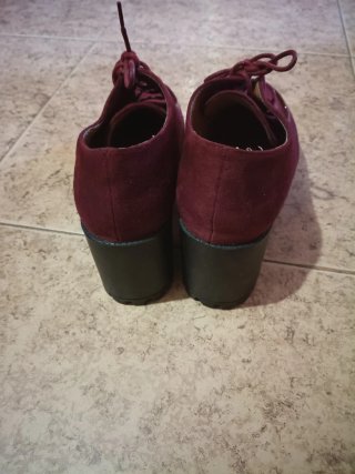 Zapatos de tacón burdeos