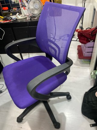 Silla de oficina ergonómica púrpura