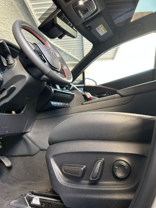 Toyota C-HR 2.0 220PH Premiere Edition GR Sport