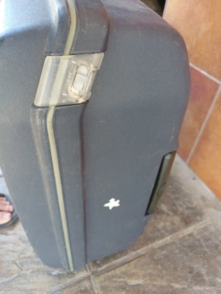Maleta rígida con ruedas gris