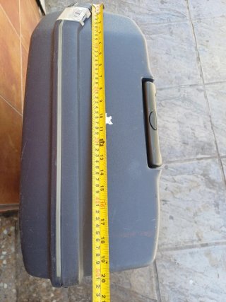 Maleta rígida con ruedas gris