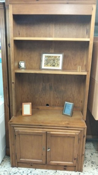 Estantería de madera