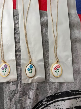 Set 4 collane donna con ciondolo floreale