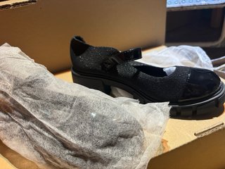 Zapatos Mary Jane negros