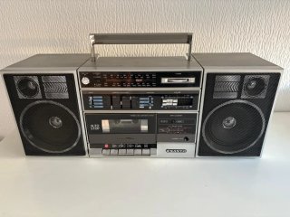 Radio Cassette Sanyo Plata y Negro