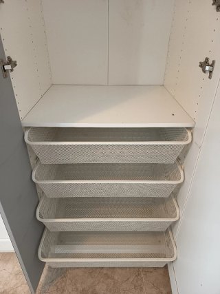 Armario Ikea con una puerta espejo