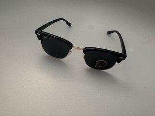 Gafas de Sol Ray-Ban Clubmaster Negras Doradas