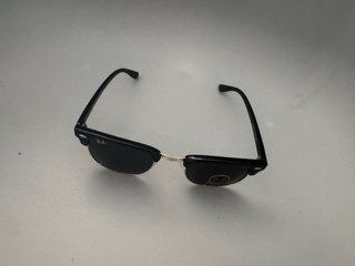 Gafas de Sol Ray-Ban Clubmaster Negras Doradas
