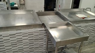 Mesa auxiliar acero inoxidable pescadería