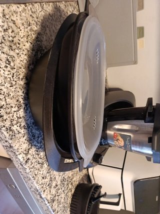 Robot de cocina Mambo Cecotec con accesorios.