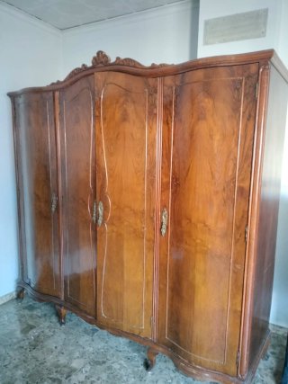 Armario ropero antiguo de madera