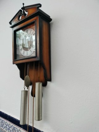 Reloj de péndulo antiguo madera