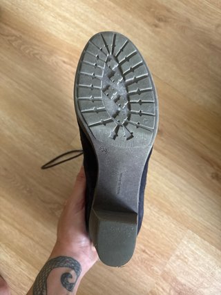 Zapatos de tacón azul marino con cordones