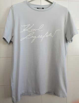 LOTE49°:1Camisa Zara,1 camiseta Karl Lagerfeld.