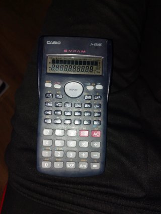 Calculadora Científica Casio fx-82MS