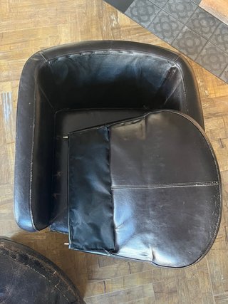 2 Sillones de Cuero Marrón.