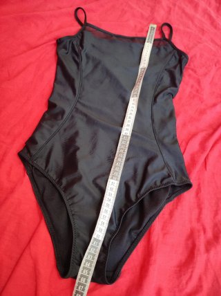 Bañador negro con detalles de malla