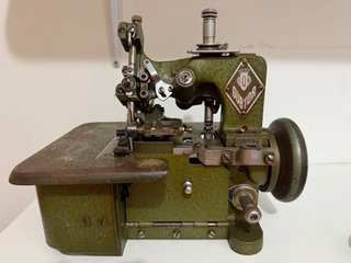 Máquina industrial antigua GÜBTOR Remalladora